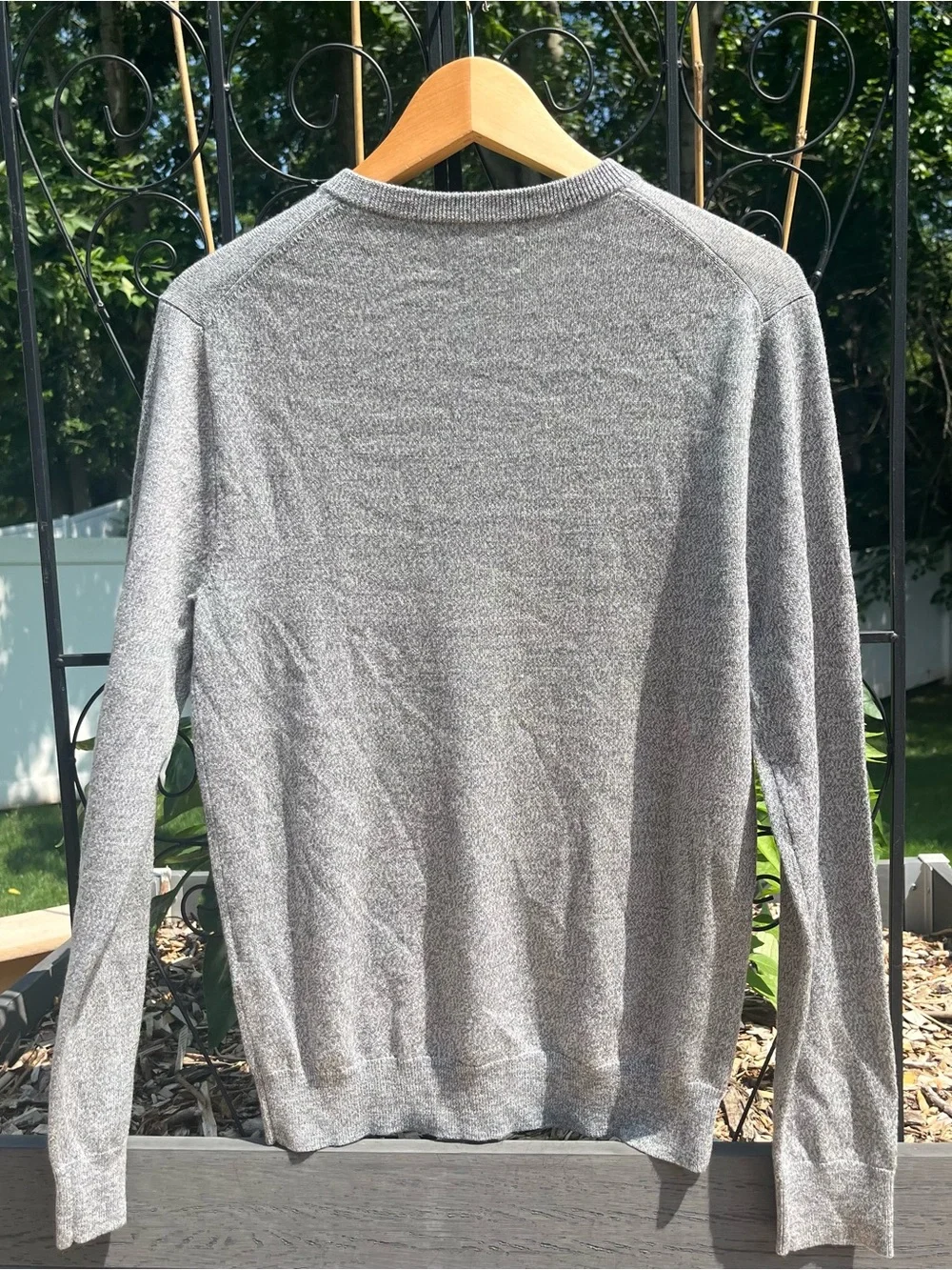 Bonobos 100% Extra Fine Merino Wool Gray V-Neck Sweater Size S Preppy Minimalist